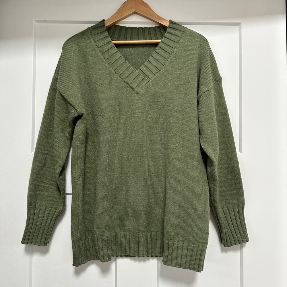 Long Sleeve V-Neck Sweater Size S
